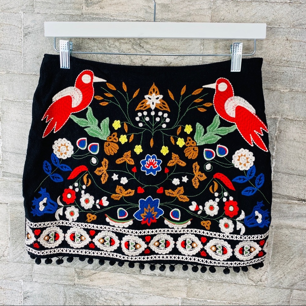 Umgee EMBROIDERED POMPOM SKIRT Size Medium - Picture 3 of 11